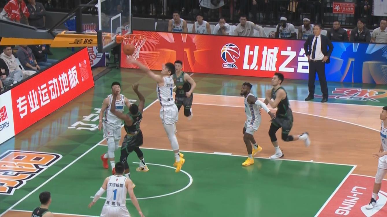 曾凡博釘板血帽弗格上籃 本場個人第6個蓋帽！